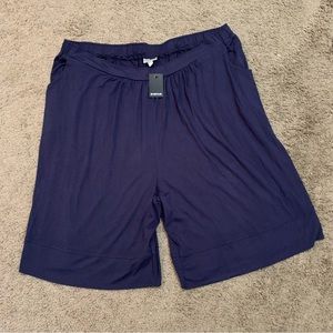 NWT Avenue Gaucho Short Hem Capris 26/28